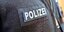 Unbekannte beschmieren Wohnhaus in Alfelder Innenstadt mit Farbe und zerstören Teile der Fassade